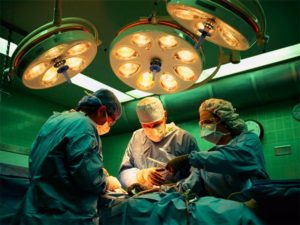 Сколько зарабатывают хирурги в России